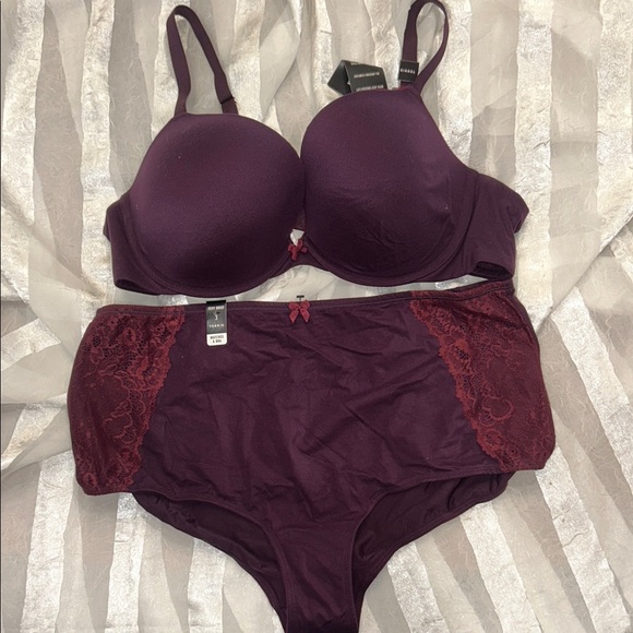 Set torrid 44B plunge BRA and size 3 sexy brief NWT - Picture 1 of 6
